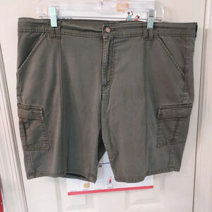 Lee Midrise Fit Army/Olive Green Shorts in Size 14M